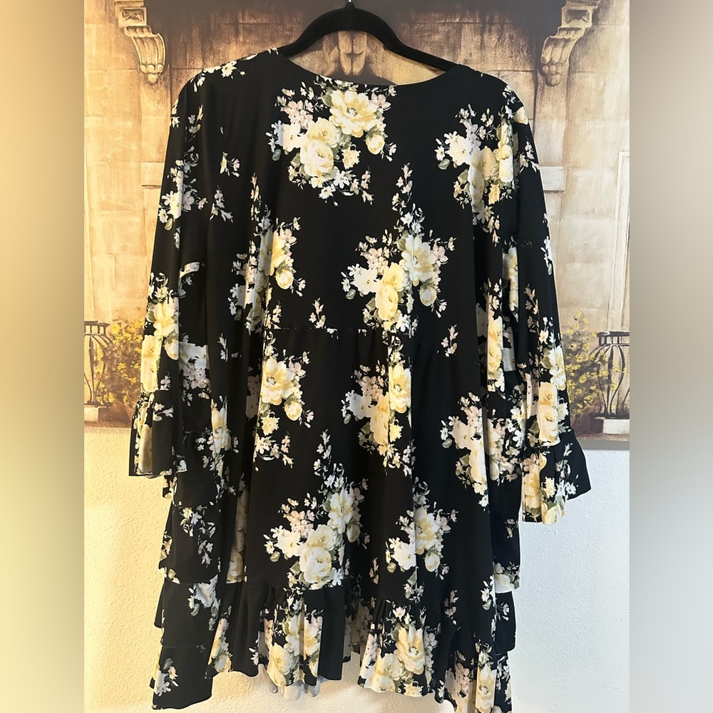 🌼Floral Tiered Ruffle Tunic🌼 - Picture 2 of 2